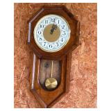 Untested vintage wall clock missing glass
