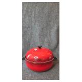 Coveted metal dutch iven wurh lid.