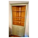 Corner cabinet