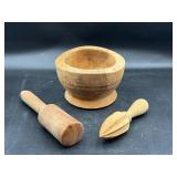 Wooden mortar & pedestal & juicer