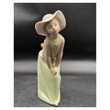 Lladro Curious Girl With Straw Hat Spain
