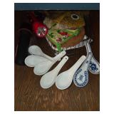 Contents of 3 kitchen drawers