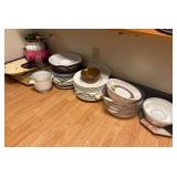 Kitchen wares lot