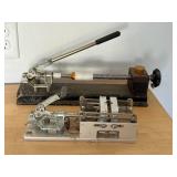 self-centering drilling vise