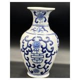 10ï¿½ blue & white vase