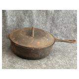 Vintage cast iron lidded pot 3 notch