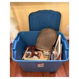 Lidded tote and frames / stands