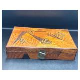 Flawed wooden inlay wood dresser box