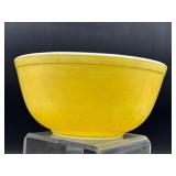 Vintage PYREX YELLOW 2.5 Quart 403 Mixing Bowl
