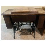 Vintage Singer Sewing Machine with Table