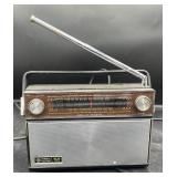 Vintage GE Solid State AM/FM Radio