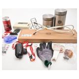 Lot d'articles variés, dont clavier d'ordinateur