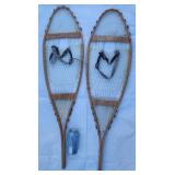 Paire de raquettes, en bois et en nylon,
