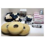 Gants, rubans d'emballage, coquilles antibruit