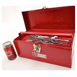 Coffre à outils avec outils variés