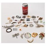 Lot de broches, dont Roy, Seagull,