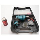 Ensemble perceuse, coffre et accessoires,