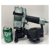 Cloueuse de charpente pneumatique Hitachi,