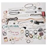 Lot de bijoux de fantaisie