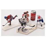 4 figurines de joueurs de hockey, dont