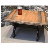 *Table basse, en bois