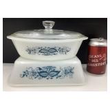 2 plats Glasbake Blue Onion, vintage, dont