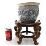 Cache-pot en céramique et support en bois