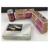 4 presses à biscuits et ensemble de 2 plateaux