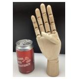 Main en bois, avec doigts et poignet articulés