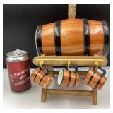 Baril avec 6 petites tasses, en céramique, signé