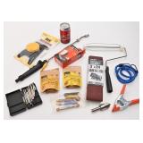 Lot de quincaillerie, dont lames de scie sauteuse