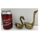 2 figurines de cygnes, en laiton