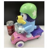 Figurine interactive Bluey, avec trottinette