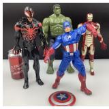 Figurines de super-héros, dont Hulk