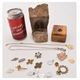 Lot religieux, dont crèche en pierre et en métal