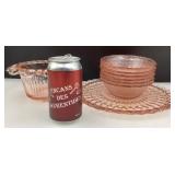 Lot de vaisselle rose, dont dépression