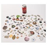 Lot de pendentifs, dont en verre et en argent