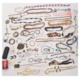 Lot de bijoux, dont M. Haskell, Japan et