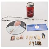 Lot religieux, dont chapelet, statettes de