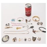 Lot de bijoux vintage, dont Michelle Lynn,