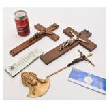 Lot religieux, dont crucifix et Jésus mural