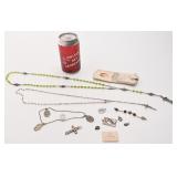 Lot religieux, dont chapelets et terre recueillie