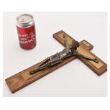 Grand crucifix, 10'' x 13'', en métal et en bois