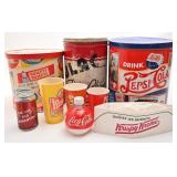 Collection d'anciens contenants, dont