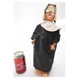 Poupée de collection, religieuse
