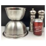 2 bols en acier inoxydable Arcosteel, et salière