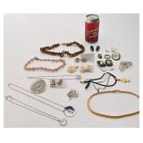 Lot de bijoux, dont Monet, Boucher,