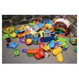 Lot de jouets Vtech, pistes variées