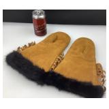 Paire de mitaines Premières Nations, neuves,