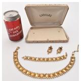 Ensemble collier, bracelet et boucles d'oreilles,